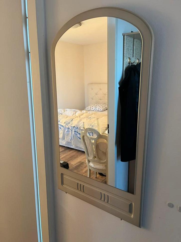 Mooie Spiegel met Afgeronde Vorm, Huis en Inrichting, Woonaccessoires | Spiegels, Zo goed als nieuw, 50 tot 75 cm, 100 tot 150 cm