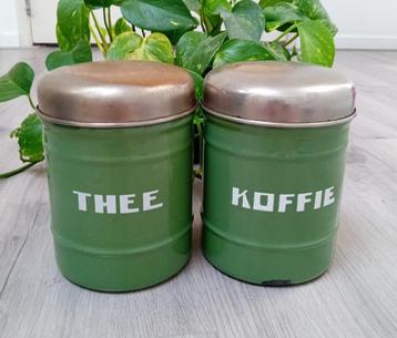 Oude emaille thee en koffie bus lichtgroen met witte letters beschikbaar voor biedingen