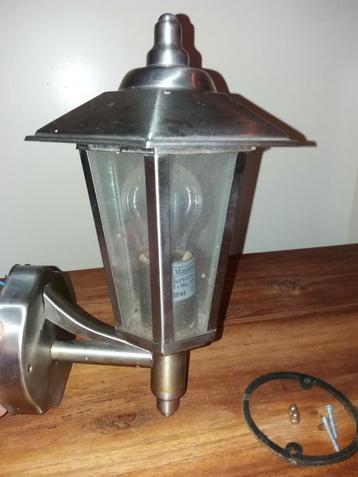 Buiten lamp  beschikbaar voor biedingen
