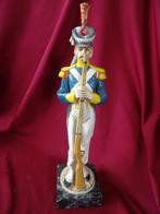 Soldaat + geweer porselein beeld op marmeren voet Italy, Ophalen of Verzenden, Landmacht, Overige gebieden, Overige typen