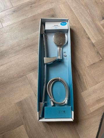 Nieuw in de verpakking doucheset beschikbaar voor biedingen