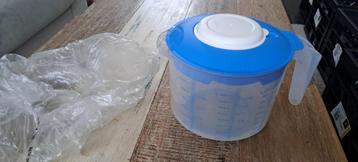 Tupperware maatbeker/ kan 2L beschikbaar voor biedingen