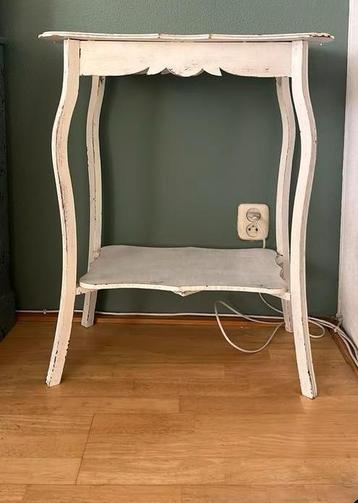 Tafel in franse stijl beschikbaar voor biedingen