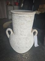 Mooi brocant wit cement vaas H34xB25 doorsnede 15cm, Ophalen of Verzenden, Nieuw, Overige kleuren, Minder dan 50 cm