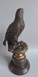 Bronzen roofvogel op granieten sokkel. Gesigneerd, Antiek en Kunst, Antiek | Koper en Brons, Ophalen of Verzenden