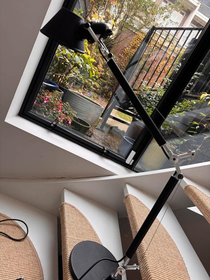 Artemide Tolomeo Lamp met baseren - Mat Zwart - Nieuw!, Huis en Inrichting, Lampen | Vloerlampen, Nieuw, 100 tot 150 cm, Metaal