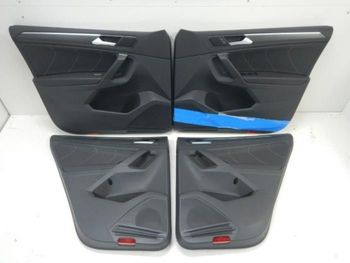 VW Tiguan 5NA Facelift R-Line Deurpanelen Leer Engels Deurpa, Auto-onderdelen, Interieur en Bekleding, Gebruikt, Ophalen