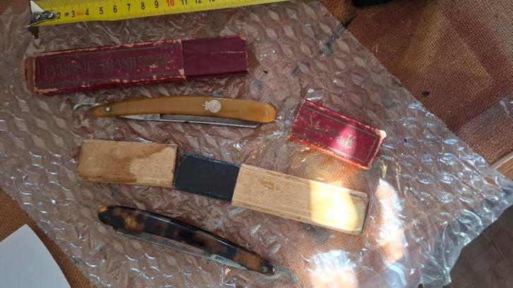 2 Originele antieke scheermessen, Antiek en Kunst, Antiek | Gereedschap en Instrumenten, Verzenden