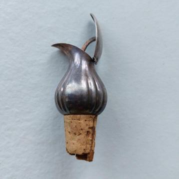 vintage metalen flessenstop met kurk beschikbaar voor biedingen