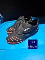 Te koop nieuwe voetbal zaal gym schoenen maat 30, Jongen of Meisje, Schoenen, Nieuw, Ophalen of Verzenden