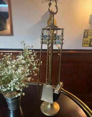 Antiek messing haardstel – compleet met accessoires beschikbaar voor biedingen