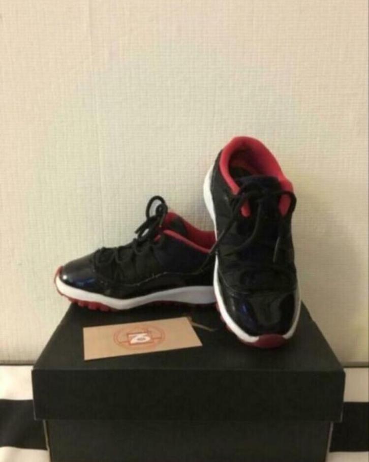 Baby Nike Air Jordan 11 Low “BRED” Mt 26 | US 9C | 15cm, Kinderen en Baby's, Babykleding | Schoentjes en Sokjes, Zo goed als nieuw
