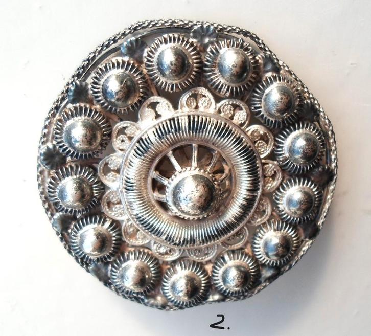 Oude Broche. Zeeuwse knop in bloemvorm., Sieraden, Tassen en Uiterlijk, Broches, Zo goed als nieuw, Overige materialen, Zilver