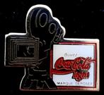 Coca Cola Light pin met filmcamera, Verzamelen, Nieuw, Merk, Speldje of Pin, Verzenden