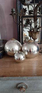 3   ANTIEK  ......  ZILVERKLEUR  ...  HEKSEN BALLEN, Ophalen of Verzenden