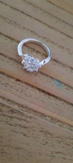 Antieke, zilveren ring, zonnetje van bergkristal. Mt 16.