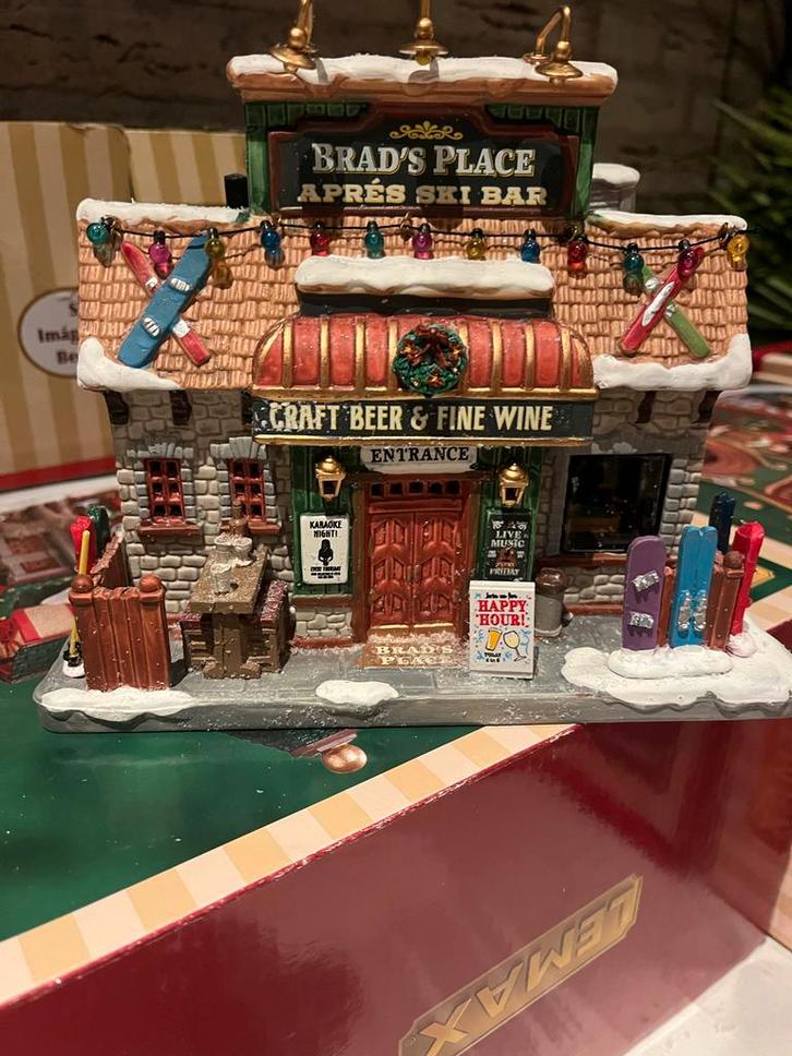 Lemax Brad's Place Aprés Ski Bar, Diversen, Kerst, Zo goed als nieuw, Ophalen