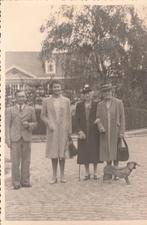 fotokaart   -  familie  op uit  stap  - van 1943, Verzenden, 1940 tot 1960, Zo goed als nieuw
