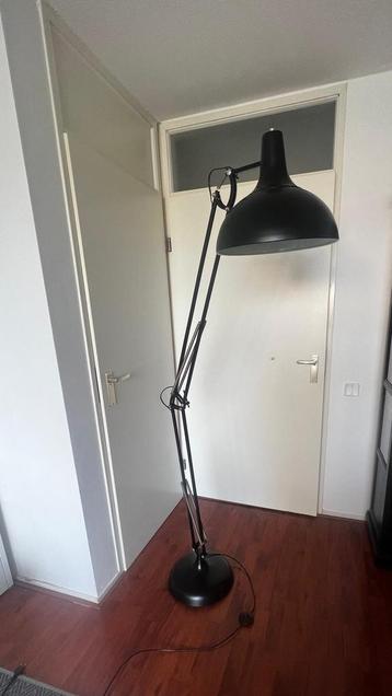 Vloerlamp  beschikbaar voor biedingen