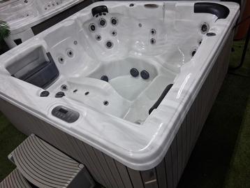 Silverspas 6 massage jacuzzi incl Bezorging&garantie  beschikbaar voor biedingen