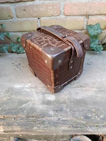 Vintage lederen koffer beschikbaar voor biedingen