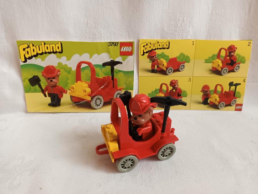≥ Lego Fabuland 3797 Brandweerauto met Chief Barty Bulldog