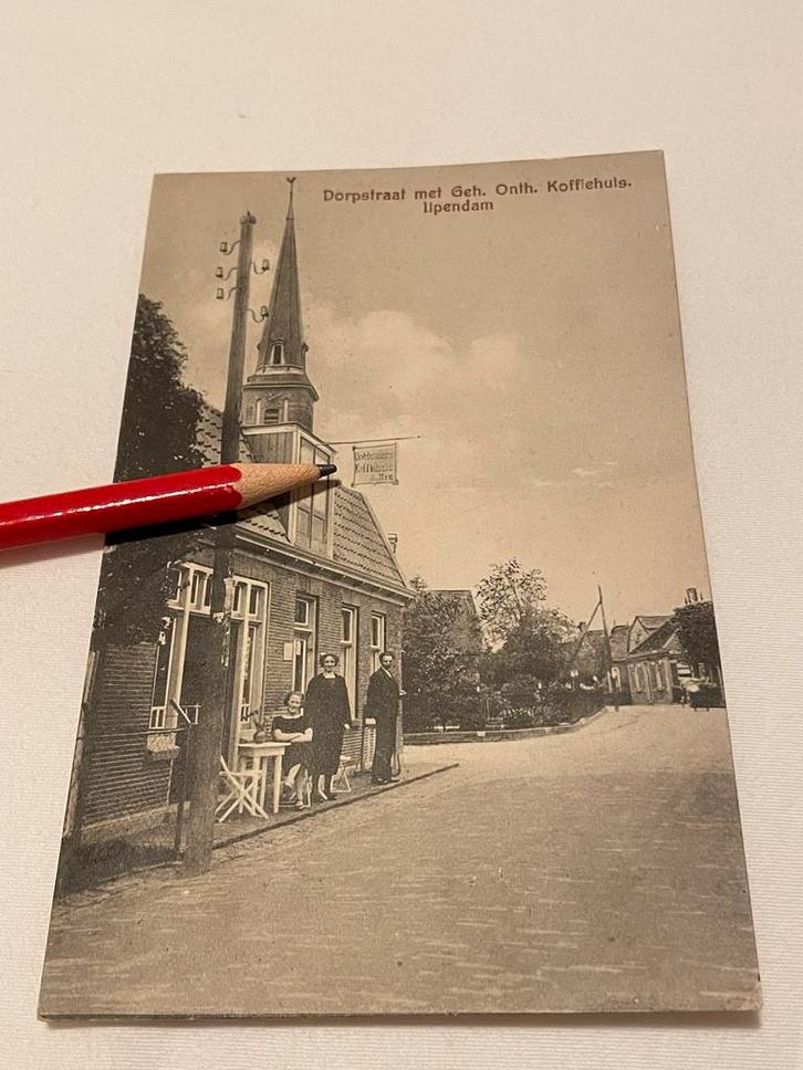 Koffiehuis Dorpstraat Ilpendam met 3 personen, Verzamelen, Ansichtkaarten | Nederland, Gelopen, Noord-Holland, 1920 tot 1940, Ophalen of Verzenden
