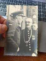 Nederlands foto Burgermeester Tilburg Mortel 1946 medailles, Verzamelen, Verzenden, Nederland, Boek of Tijdschrift
