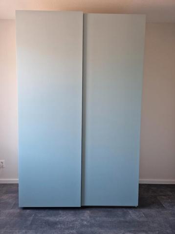Grote schuifdeurkast - Strak design IKEA licht blauw beschikbaar voor biedingen