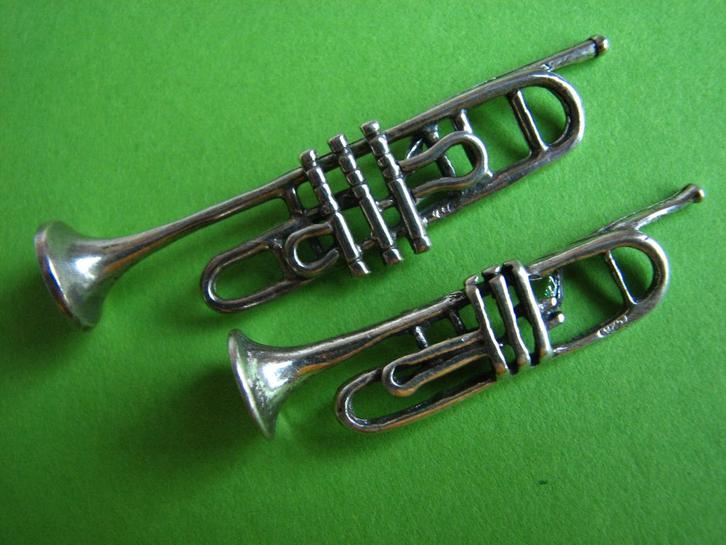 2 Mooie Zilver Trompetten - groot en klein, Antiek en Kunst, Antiek | Goud en Zilver, Zilver, Verzenden