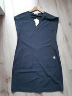 Donkergrijze, volgens kaartje off Black jurk merk Andcowoman, Ophalen of Verzenden, Nieuw, Grijs, Onder de knie