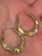 Geel gouden oorbellen wokkels diamant, Verzenden, Goud, Oorbellen