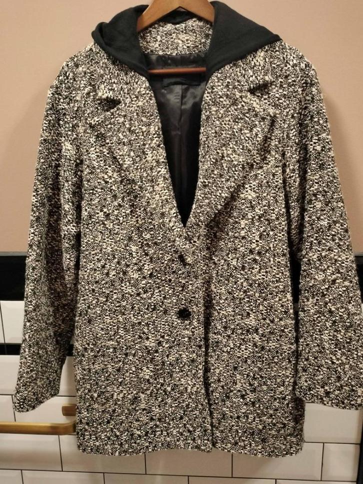 IKKS tussenjas – zwart-witte tweedlook met capuchon, M, Kleding | Dames, Jassen | Zomer, Zo goed als nieuw, Maat 38/40 (M), Zwart