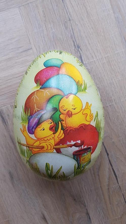 Decoratief paasei om te vullen; 2 schilderende kuikens 15cm, Diversen, Pasen, Zo goed als nieuw, Ophalen of Verzenden