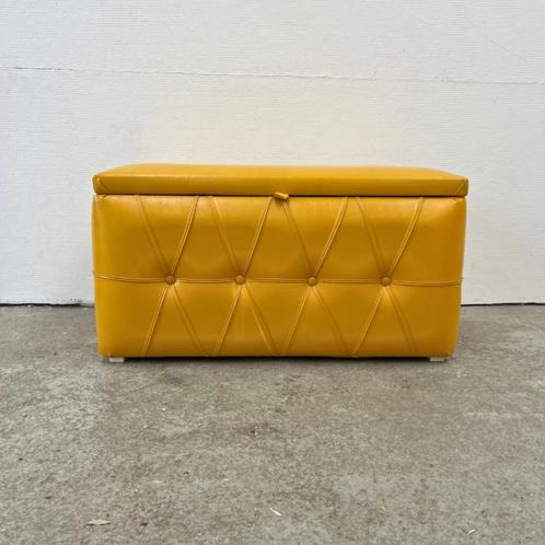 Originele vintage  opbergkist / (was) kist - knalgeel skai, Huis en Inrichting, Woonaccessoires | Kisten, Gebruikt, Minder dan 50 cm