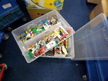 Bak Lego +/- 8 kg beschikbaar voor biedingen