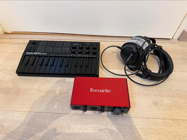 Focusrite scarlett 4i4, Beyerdynamic dt770 pro 80 & Akai MPK, Muziek en Instrumenten, Midi-apparatuur, Zo goed als nieuw, Ophalen of Verzenden