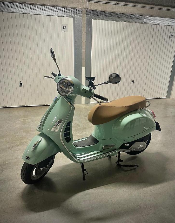 Vespa GTS 125cc - turquoise, Fietsen en Brommers, Scooters | Vespa, Zo goed als nieuw, Overige modellen, Benzine, Ophalen