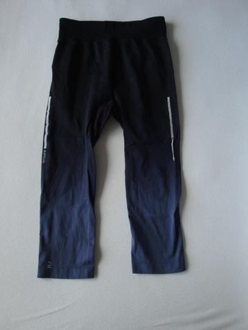 Zwart / grijze driekwart KIPRUN sport legging. Maat S. beschikbaar voor biedingen