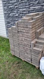 Gratis: 2 verschillende formaten tuintegels op pallet, Gebruikt, Ophalen of Verzenden, 10 m² of meer, Beton