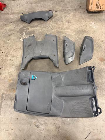 Piaggio skipper 125cc binnen kappen set beschikbaar voor biedingen