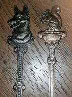 Dierenbescherming 2 theelepeltjes herdershond en eekhoorn, Antiek en Kunst, Antiek | Bestek, Ophalen of Verzenden