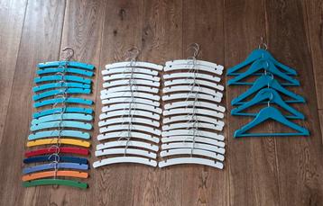 Kinder/baby kledinghangers 51 stuks beschikbaar voor biedingen