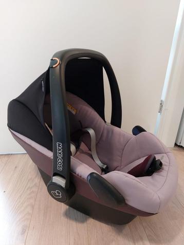 Maxi Cosi met deken beschikbaar voor biedingen