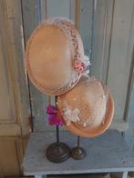 Twee antieke dames hoedjes , tule, bloem., Ophalen of Verzenden, Dames