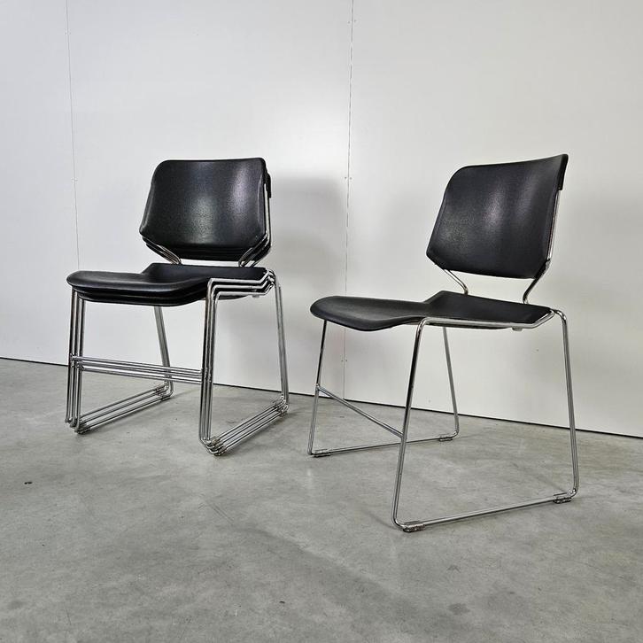 Vintage set stapelbare stoelen USA Matrix, Huis en Inrichting, Stoelen, Gebruikt, Vier, Kunststof, Metaal, Zwart, Ophalen of Verzenden