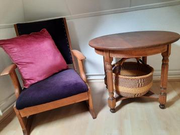 Antieke ronde tafel, bijzettafel beschikbaar voor biedingen