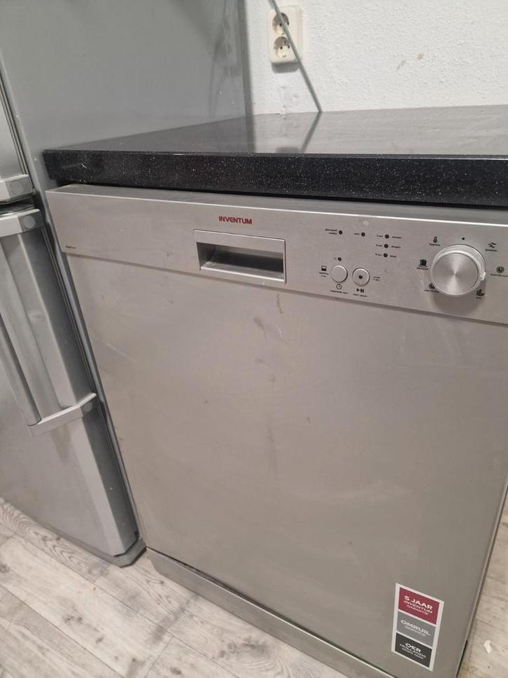 Jong vaatwasser met een klein defect, Witgoed en Apparatuur, Vaatwasmachines, Niet werkend, Minder dan 85 cm, Ophalen