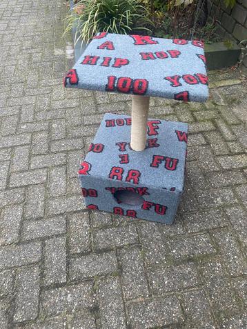 Krabpaal met retrostof beschikbaar voor biedingen