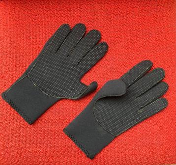 Beuchat zwemkap en handschoenen  beschikbaar voor biedingen